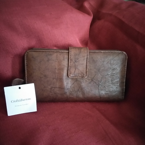 Croft /& Barrow Colorblock Wristlet Wallet Black and Purple